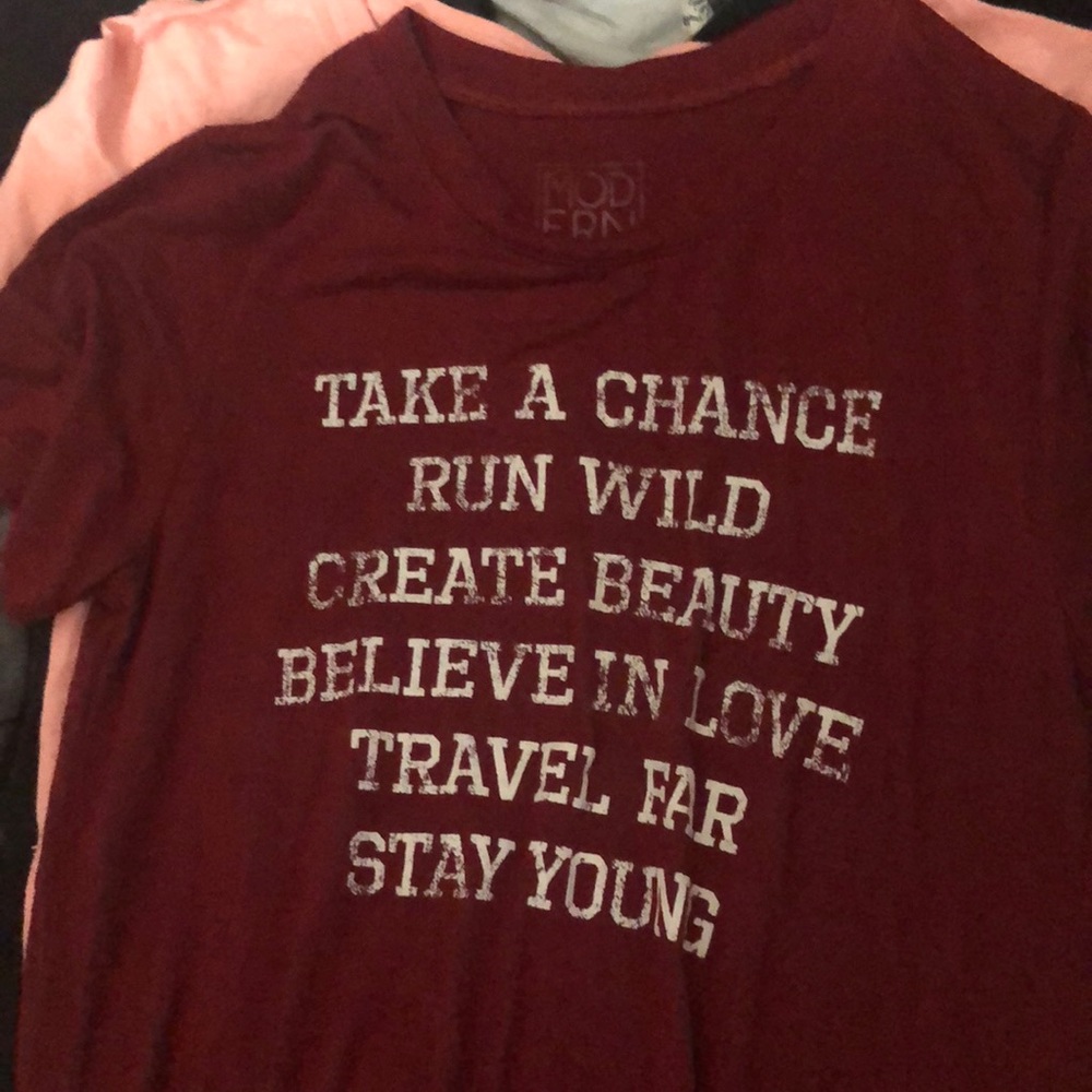 Burgundy tee with quote. - Picture 1 of 1